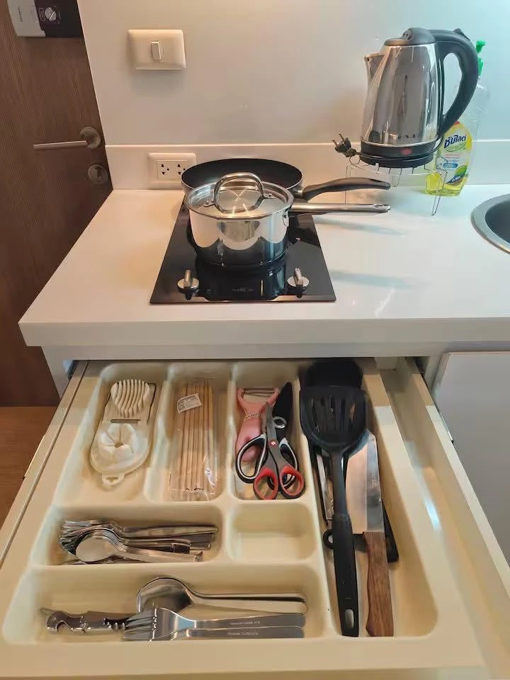 ให้เช่า Noble Refine 2 ห้องนอน พื้นที่ใช้สอยเยอะ ตกแต่งคุมโทน เฟอร์นิเจอร์ครบครัน รีบจองเลย