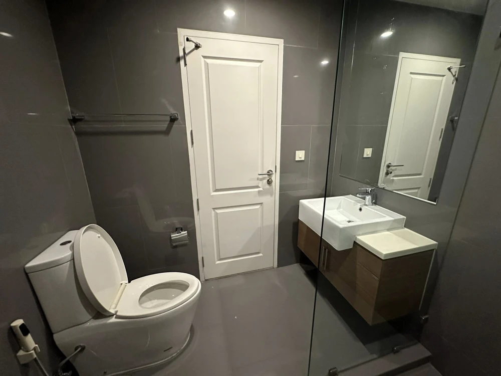 ให้เช่า Noble Revo Silom 1 ห้องนอน 1 ห้องน้ำ เฟอร์และเครื่องใช้ไฟฟ้าครบครัน หิ้วกระเป๋าเข้าอยู่ได้เลยจ้า