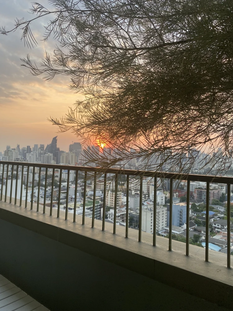 ให้เช่า Noble Solo ชั้น 22 วิวโล่งโปร่งสบาย แสงธรรมชาติส่องถึงเต็มที่ ระเบียงส่วนตัวกว้างขวาง หายาก รีบจองเลย