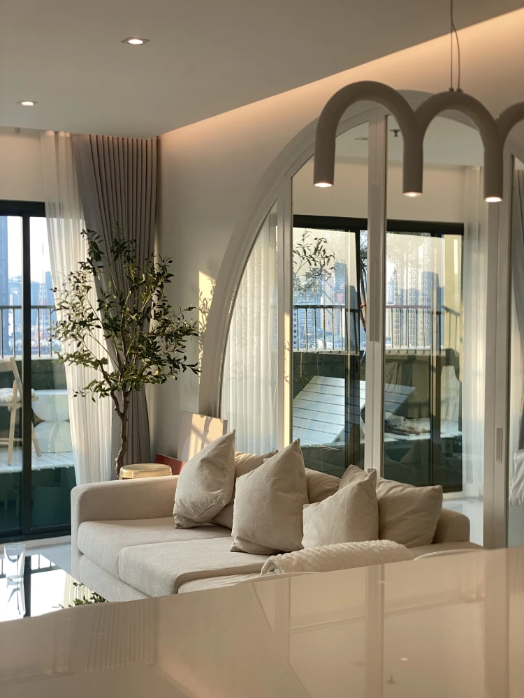 ให้เช่า Noble Solo ชั้น 22 วิวโล่งโปร่งสบาย แสงธรรมชาติส่องถึงเต็มที่ ระเบียงส่วนตัวกว้างขวาง หายาก รีบจองเลย