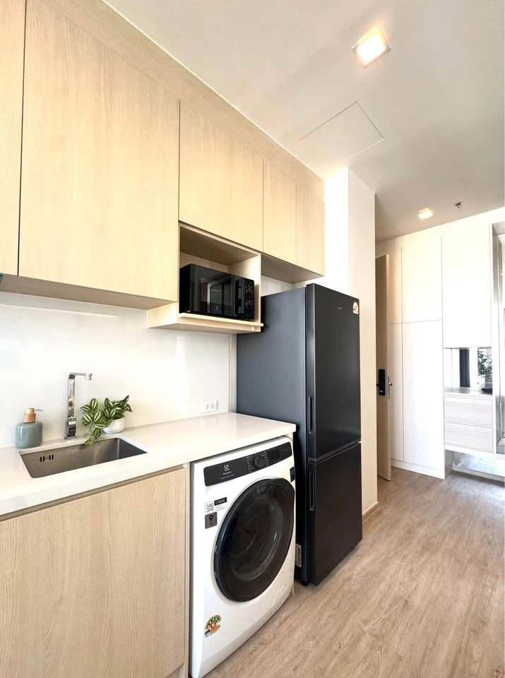 ให้เช่า Noble State 39 คอนโด 2 ห้องนอน ทันสมัยและอบอุ่น วิวเมืองแบบไม่มีสิ่งกีดขวาง พร้อมเข้าอยู่