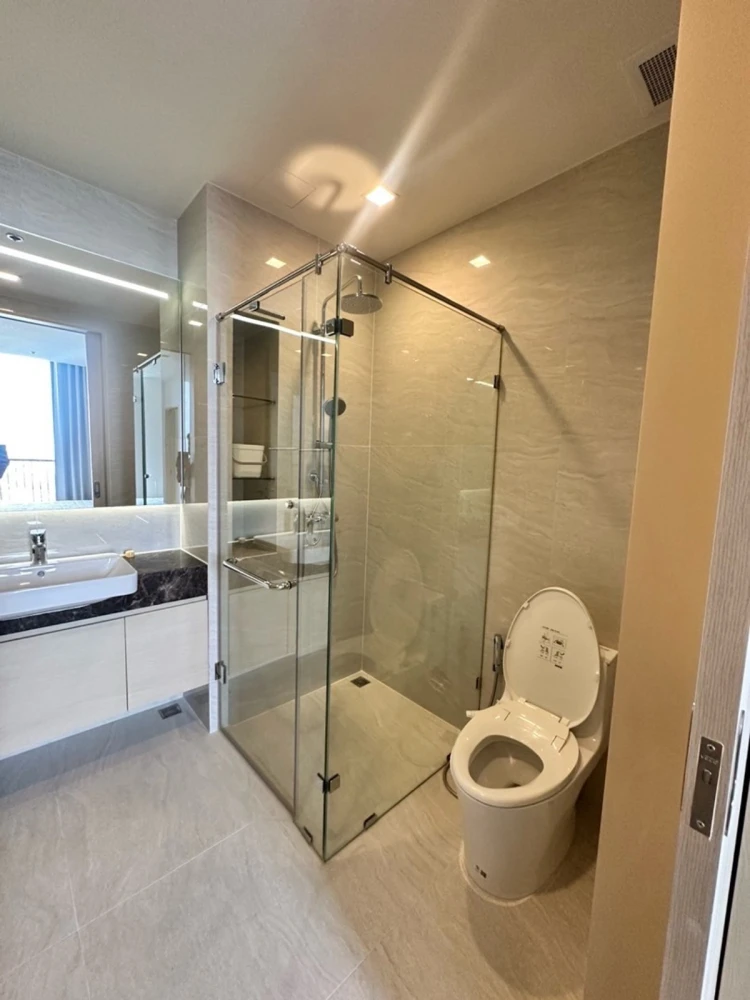 ให้เช่า Noble State 39 1 ห้องนอน 1 ห้องน้ำ เฟอร์นิเจอร์ครบครัน เห็นวิวสวยจากชั้นสูง หิ้วกระเป๋าเข้าอยู่ได้เลยจ้า