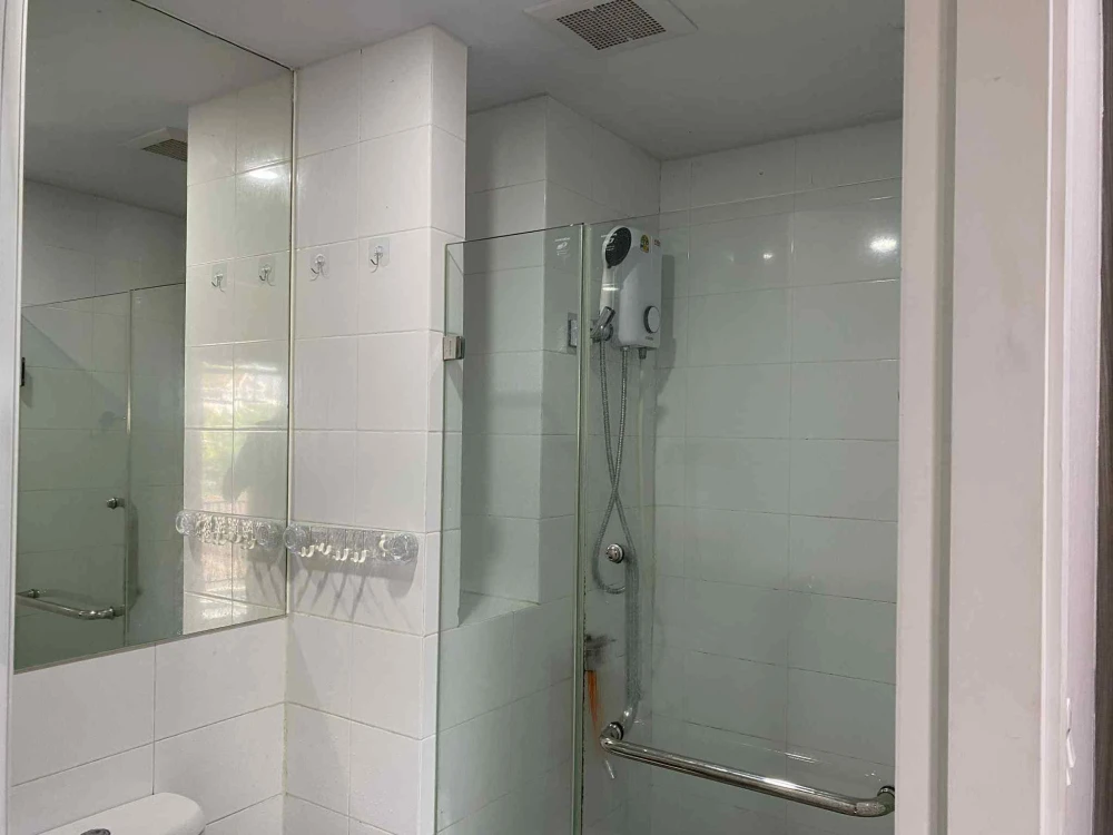 ให้เช่า Notting Hill Sukhumvit 105 ห้องพร้อมอยู่ เฟอร์ เครื่องใช้ไฟฟ้าครบ มาแต่ตัวเข้าอยู่ได้เลย อย่ารอช้า