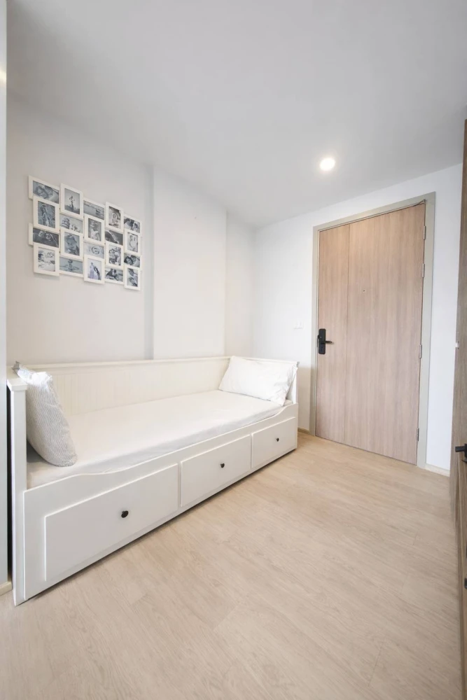 ให้เช่า Nue Core Khu Khot Station ห้องสตูดิโอ ตึก B ห้องสวย แสงดี วิวรถไฟฟ้าจากหน้าต่าง  Fully Furnished พร้อมเข้าอยู่