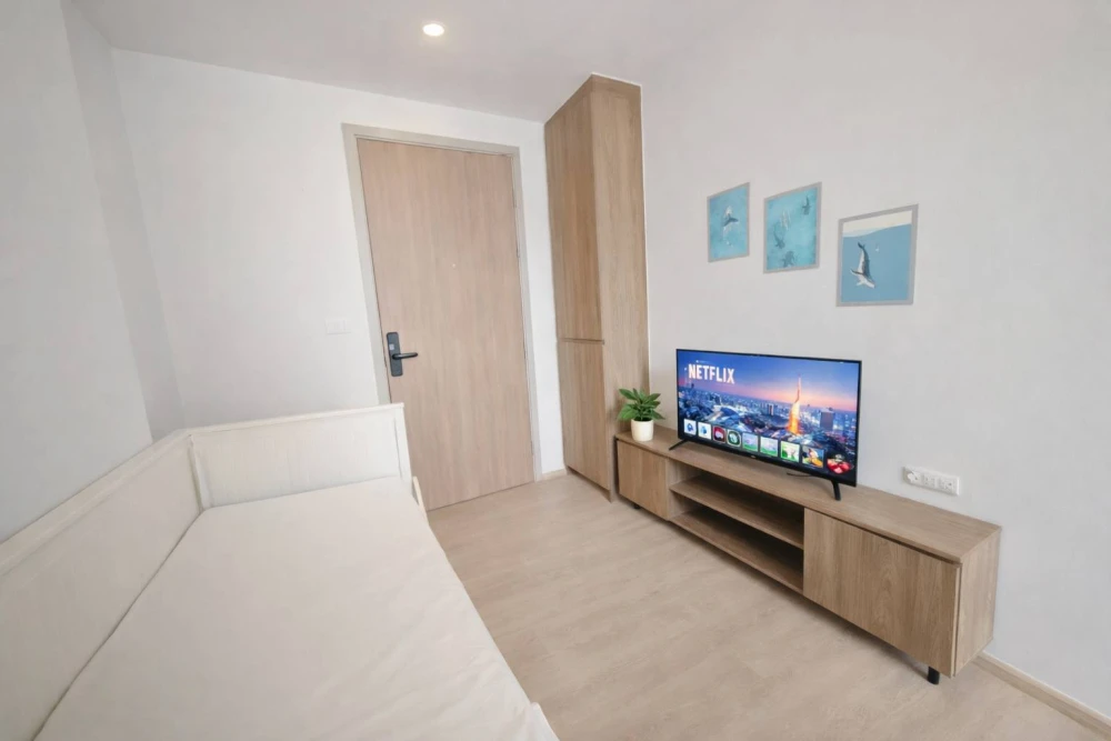 ให้เช่า Nue Core Khu Khot Station ห้องสตูดิโอ ตึก B ห้องสวย แสงดี วิวรถไฟฟ้าจากหน้าต่าง  Fully Furnished พร้อมเข้าอยู่