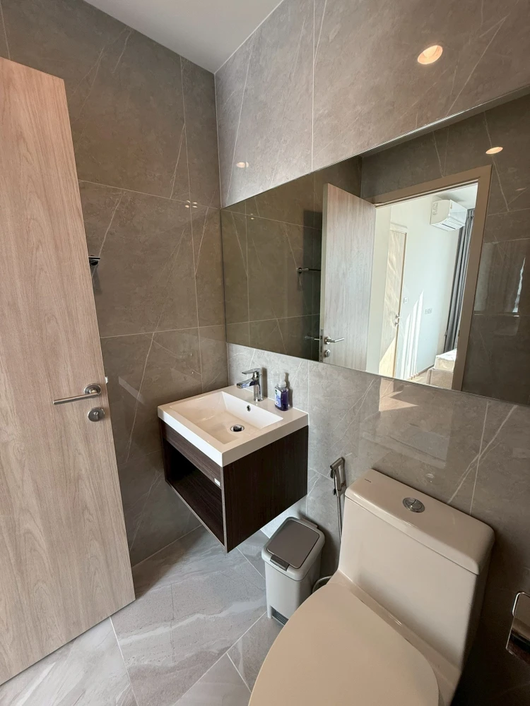 ให้เช่า Nue District R9 ชั้นสูง (ชั้น 31) เฟอร์นิเจอร์+ เครื่องใช้ไฟฟ้าครบ หิ้วกระเป๋าเข้าอยู่ได้เลย