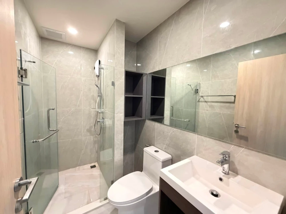 ให้เช่า NUE District R9 ตึกหน้า ชั้น 9 วิวโล่ง เดินทางสะดวก Fully Furnished พร้อมเข้าอยู่
