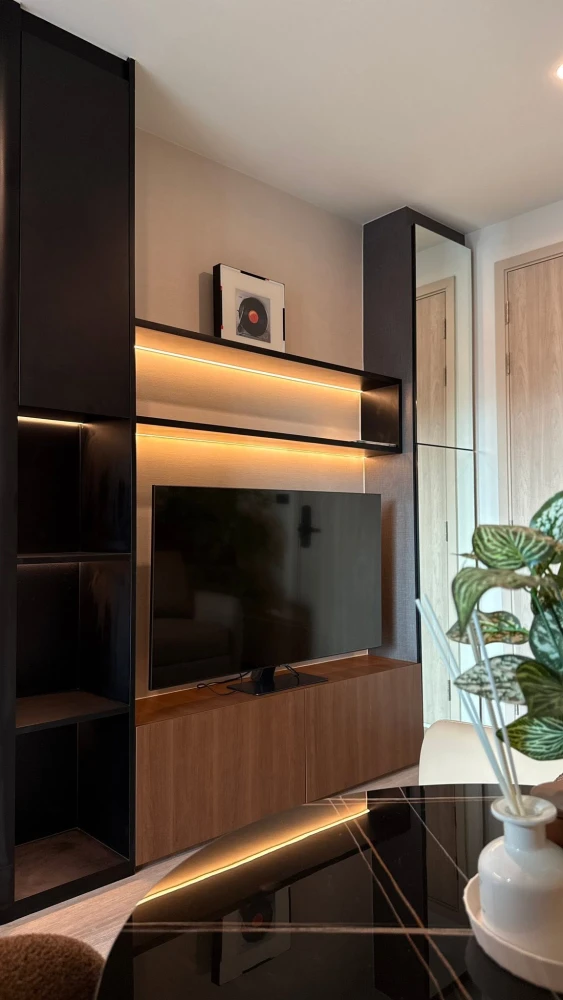 ให้เช่า NUE DISTRICT R9 ห้องตกแต่งโดยอินทีเรีย งาน Built-in ทั้งห้อง เฟอร์นิเจอร์และเครื่องใช้ไฟฟ้าครบ พร้อมเข้าอยู่