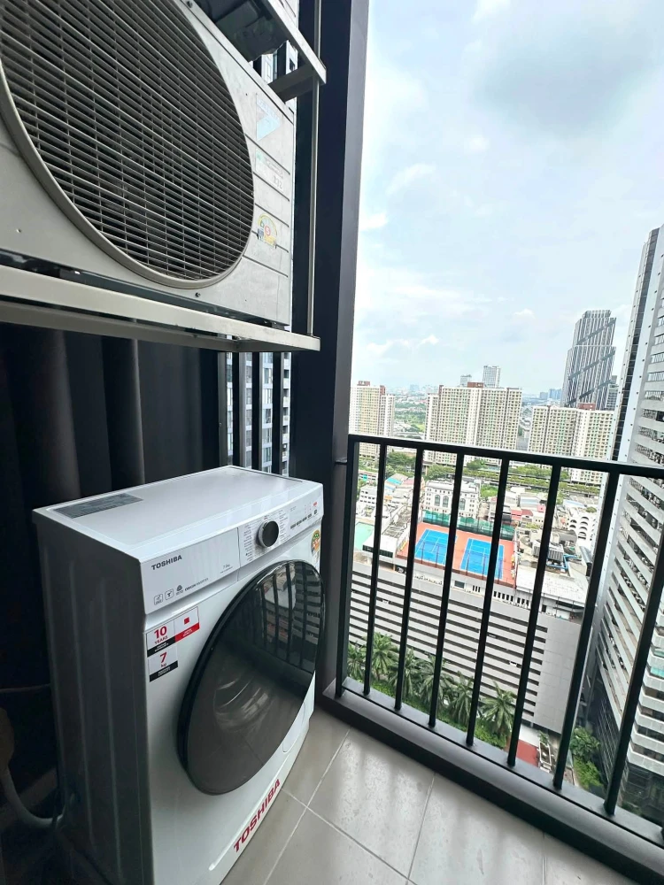 ให้เช่า Nue District R9 ห้องนั่งเล่นกว้างขวาง อาคาร N ชั้น 27 ตึกสูงมากๆ ตกแต่งครบพร้อมอยู่