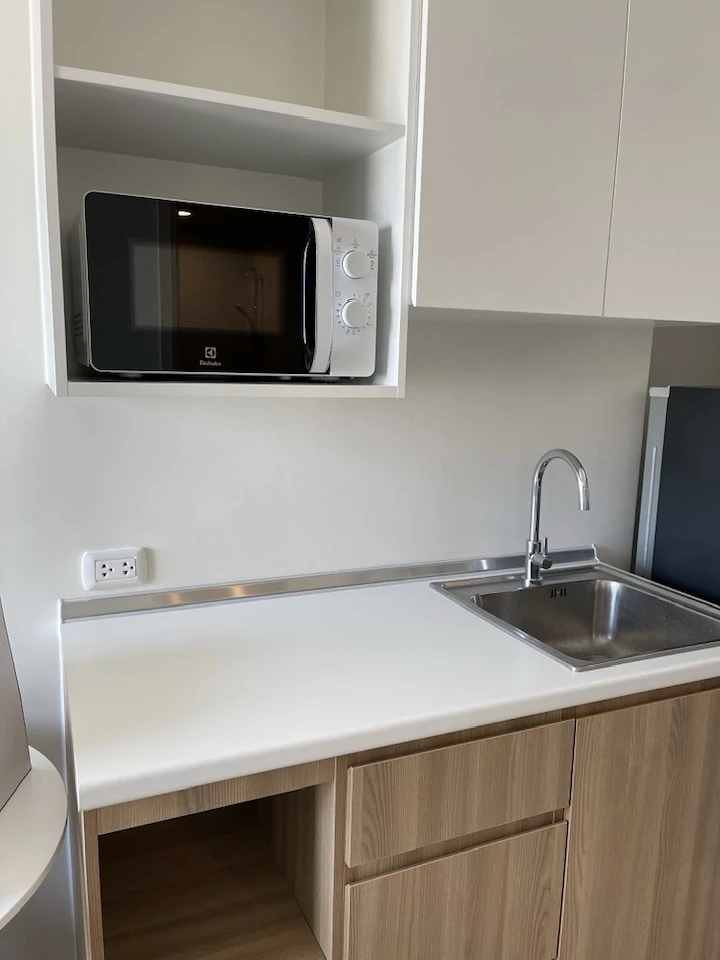 ให้เช่า Nue Noble Chaengwattana 1 ห้องนอน 1 ห้องน้ำ มาพร้อมเฟอร์และเครื่องใช้ไฟฟ้าครบครัน จองเลยตอนนี้