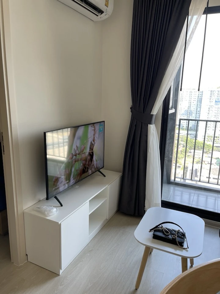 ให้เช่า Nue Noble Chaengwattana 1 ห้องนอน 1 ห้องน้ำ มาพร้อมเฟอร์และเครื่องใช้ไฟฟ้าครบครัน จองเลยตอนนี้