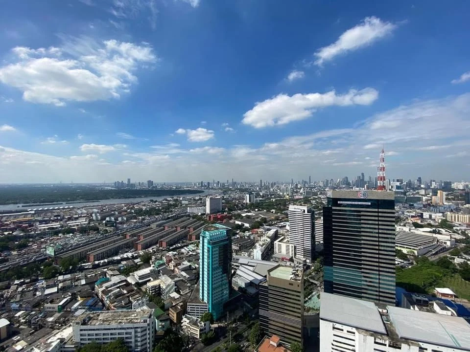 ให้เช่า Oka Haus อยู่ชั้น 46 ใต้ชั้นดาดฟ้าโดยตรง เงียบ เป็นส่วนตัว วิวสวยมาก! รีบจองเลย!