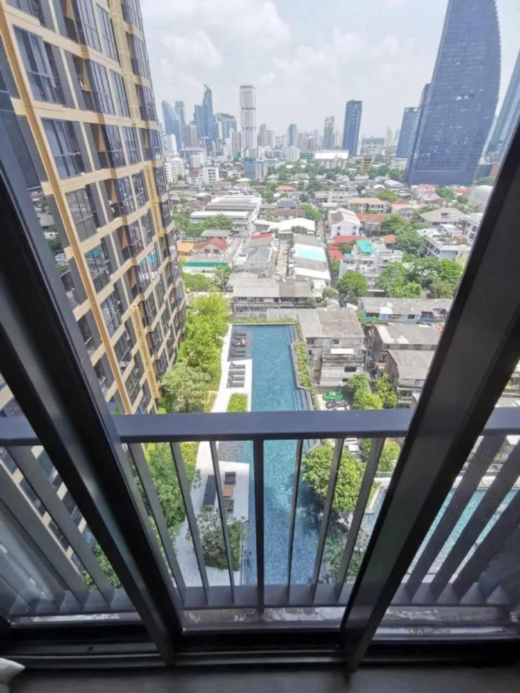 ให้เช่า Oka Haus Sukhumvit 36 1 ห้องนอน 1 ห้องน้ำ แต่งสวยคุมโทน มาพร้อมเฟอร์นิเจอร์ครบครัน จองเลย