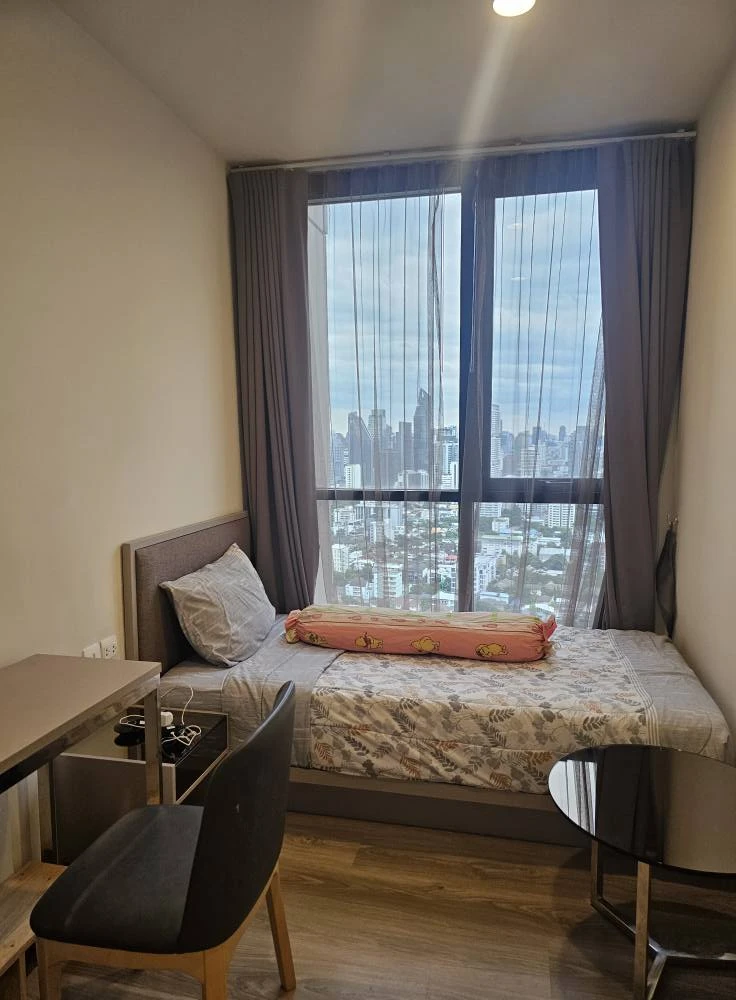 ให้เช่า Oka Haus Sukhumvit 36 2 ห้องนอน พื้นที่ใช้สอยเยอะ เฟอร์ครบครัน มองเห็นวิวสวยจากชั้นสูง จองเลย