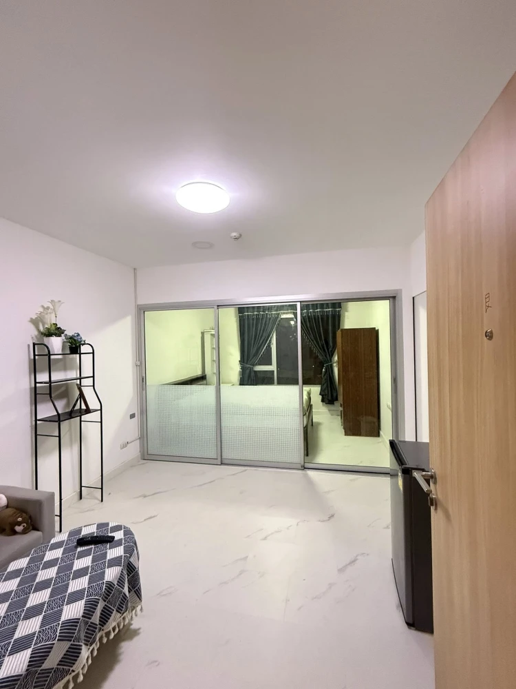 ให้เช่า Plum Condo Extra Rama 2 ห้องชั้น 5 มาพร้อมเฟอร์และสิ่งอำนวยความสะดวกครบครัน จองเลย