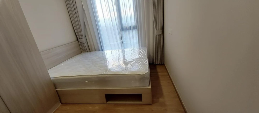 Plum Condo New West Bangyai for rent. Ready to move in. Partitioned into separate, well-defined zones. Great price. Book now!