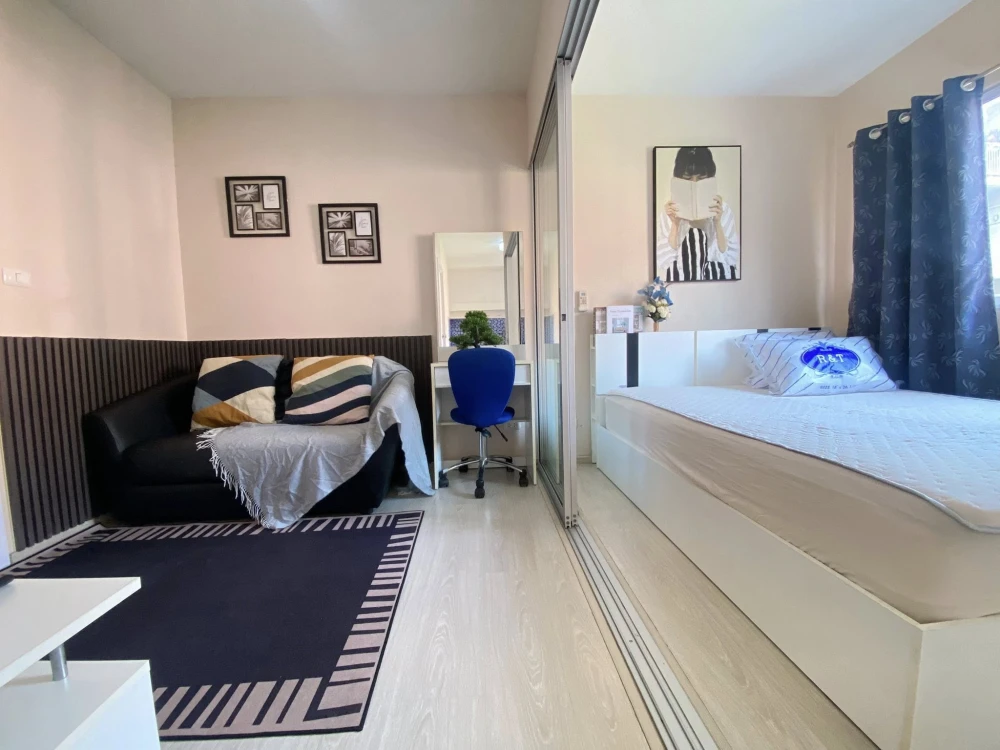 Plum Condo Park Rangsit for rent. Beautifully decorated modern classic unit with full furnishings and pool view. Book now!