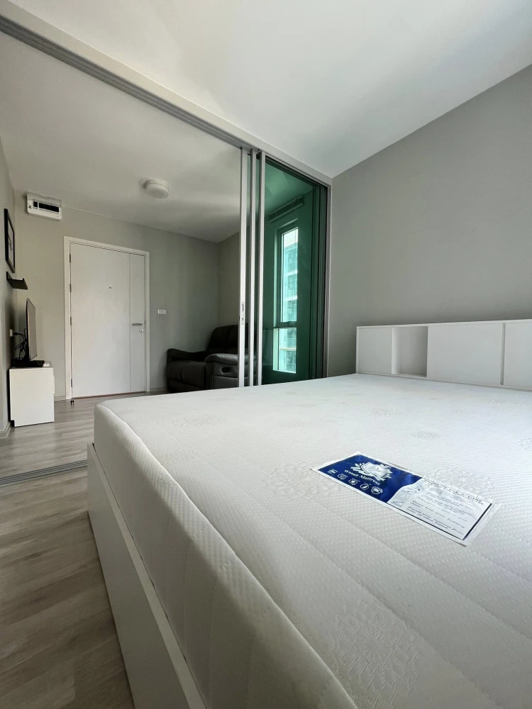 Plum Condo Ram 60 Interchange for rent, 5th floor unit. Great location, fully furnished. Don't miss this great opportunity!