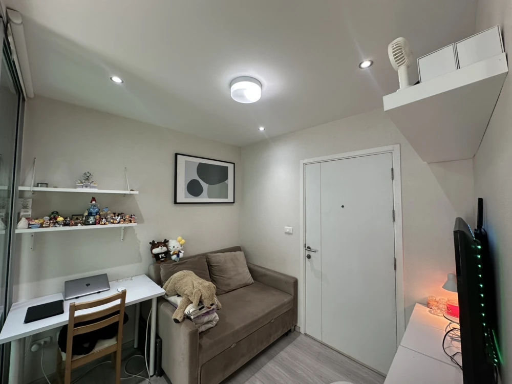 ให้เช่า Plum Condo Ram 60 Interchange 1 ห้องนอน 1 ห้องน้ำ บิ้วอินหัวเตียงอย่างดี ตกแต่งคุมโทน รีบจองด่วนๆ
