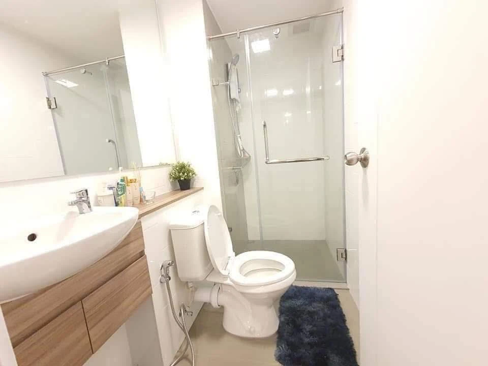 ให้เช่า Plum Condo Rangsit Alive 1 ห้องชั้น 3 บิ้วอินผนังลายหินอ่อนอย่างดี เครื่องใช้ไฟฟ้าครบครัน จองเลย