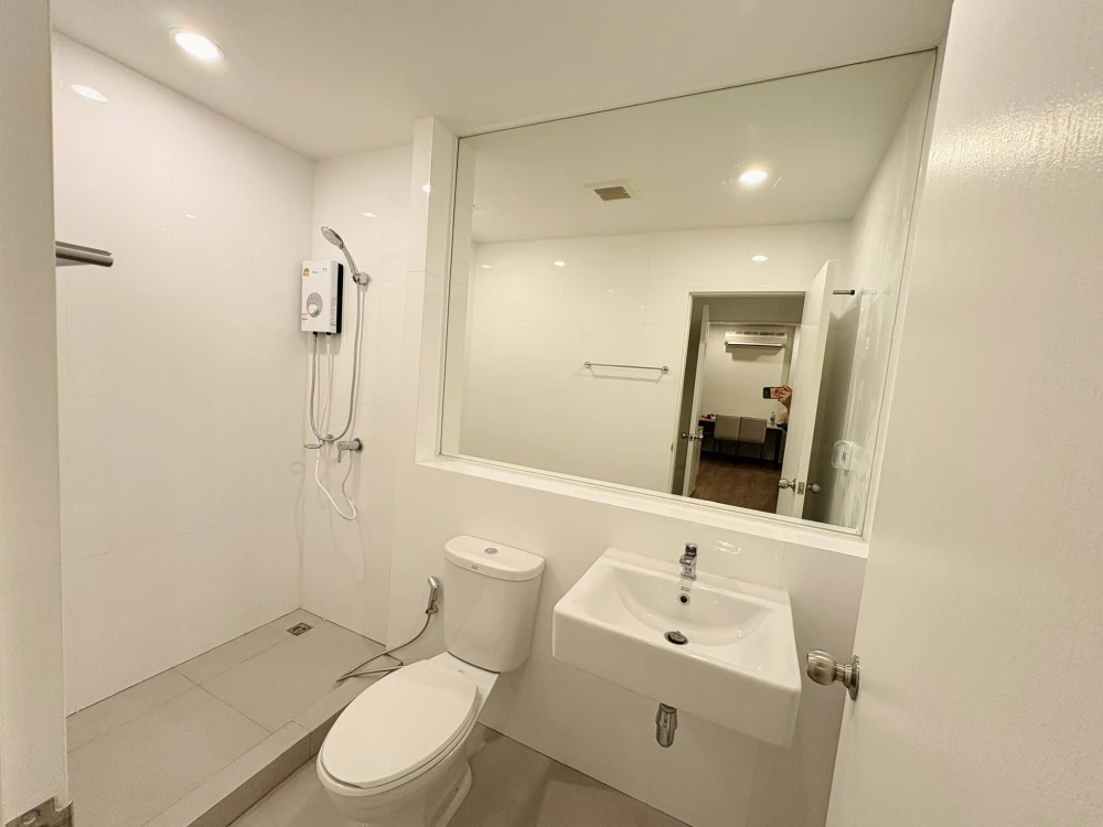 ให้เช่า prodigy เพชรเกษม 62 ชั้น 25 สูงมากๆ วิวสระว่ายน้ำ ถือกระเป๋าเข้าอยู่ได้เลยค่ะ