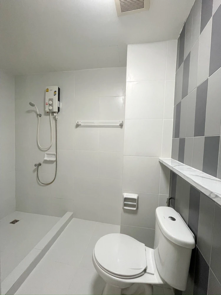 ให้เช่า Proud X2 ห้องพื้นที่ใช้สอยเยอะ ตกแต่งคุมโทน เฟอร์และเครื่องใช้ไฟฟ้าครบครัน หิ้วกระเป๋าเข้าอยู่ได้เลยจ้า