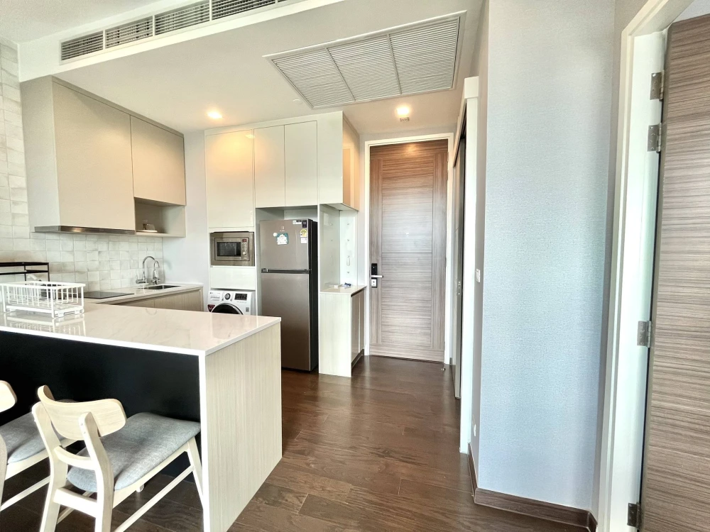 ให้เช่า Q Asoke ห้องพร้อมอยู่ เฟอร์พร้อม ชั้นสูง จองเลย