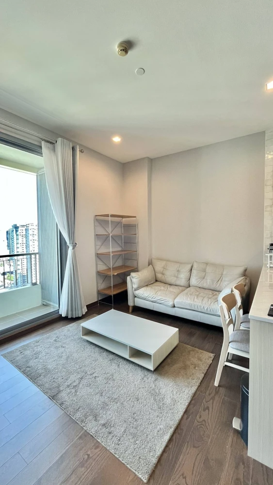 ให้เช่า Q Asoke ห้องพร้อมอยู่ เฟอร์พร้อม ชั้นสูง จองเลย