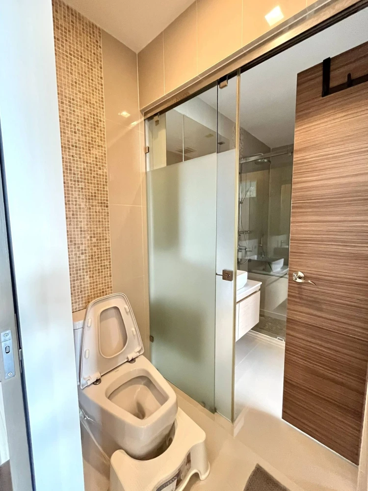 ให้เช่า Q Asoke ห้องพร้อมอยู่ เฟอร์พร้อม ชั้นสูง จองเลย