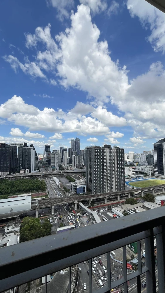 ให้เช่า Q Asoke ห้องพร้อมอยู่ เฟอร์พร้อม ชั้นสูง จองเลย