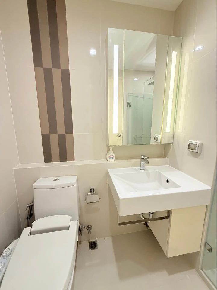 ให้เช่า Q House สุขุมวิท 79 แบบ 2 ห้องนอน 2 ห้องน้ำ (มีอ่างอาบน้ำ) ห้องอยู่ชั้นสูงสุดๆ วิวไม่มีตึกบัง รีบจองเลย
