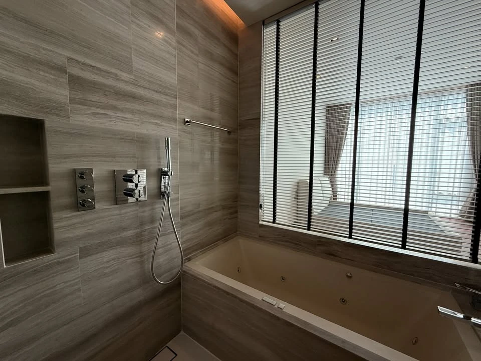 ให้เช่า Q1 สุขุมวิท ห้องอยู่ชั้นสูงมาก วิวเมือง (วิวไม่บล็อก) เฟอร์นิเจอร์พร้อม เครื่องใช้ไฟฟ้าพร้อม เข้าอยู่