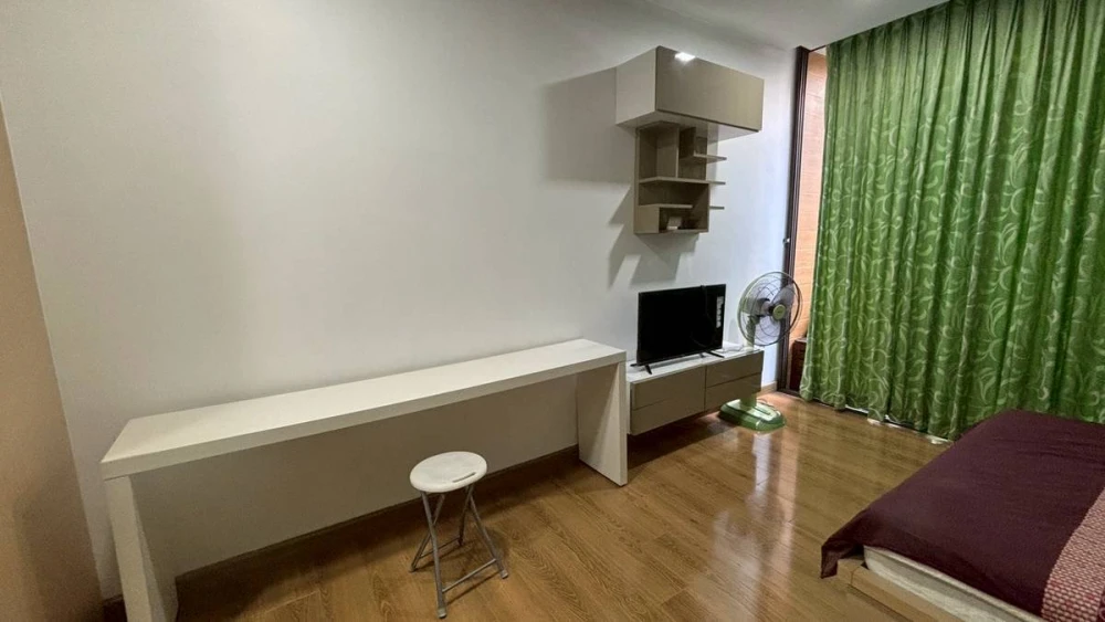 ให้เช่า Quad Sathon ห้องพร้อมอยู่ เฟอร์พร้อม มาแต่ตัวเข้าอยู่ได้เลย!!!