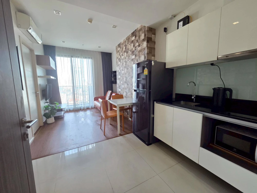 ให้เช่า QUINN รัชดา 17 ชั้น 9 วิวโล่งไม่มีตึกบัง แดดเช้า ห้องเย็นลมเข้าทั้งวัน ติดวอลเปเปอร์อย่างดี รีบจองเลย