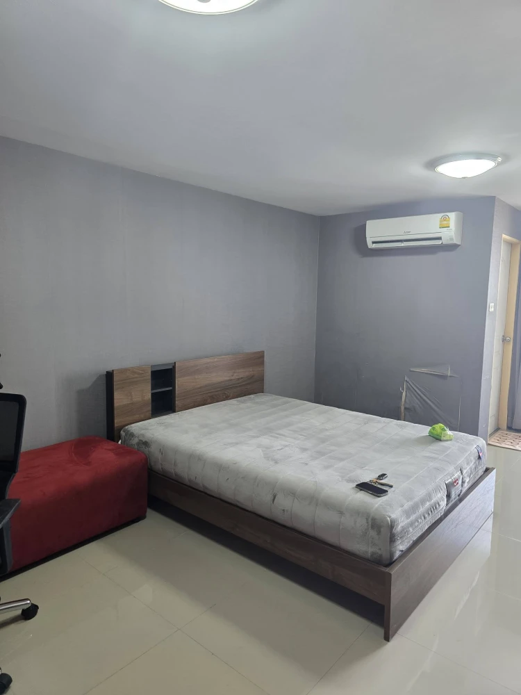 For rent: Ratchada City 18. A lovely room with complete amenities. What are you waiting for?