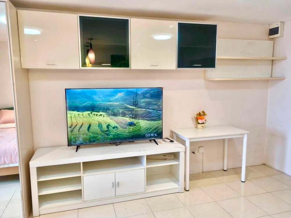 ให้เช่า Ratchada City 18 ห้องสตูดิโอ แต่งสวยคุมโทน เฟอร์นิเจอร์ครบครัน หิ้วกระเป๋าเข้าอยู่ได้เลยจ้า