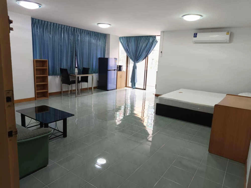 ให้เช่า Ratchada City Condo ห้องมุมให้ความเป็นส่วนตัว พื้นที่ใช้สอยเยอะ มาพร้อมสิ่งอำนวยความสะดวกครบครัน ห้ามพลาด