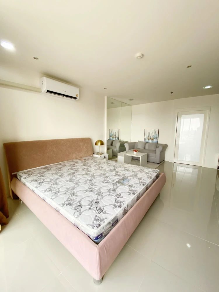 ให้เช่า Ratchada Orchid ห้องน่าอยู่ พื้นที่ใช้สอยเยอะ มาพร้อมเฟอร์นิเจอร์ครบครัน หิ้วกระเป๋าเข้าอยู่ได้เลยจ้า