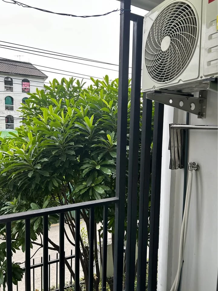 ให้เช่า REACH Phahonlyothin 52 ชั้น 2 ห้องกั้น แต่งครบ พร้อมอยู่ สนใจจองเลย