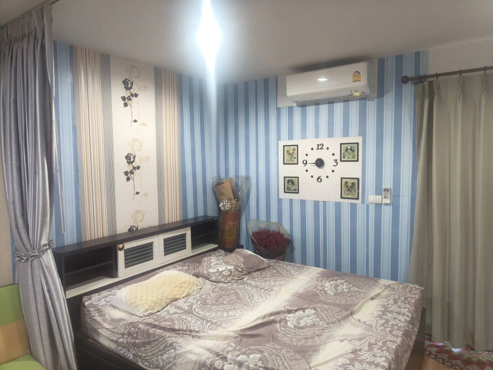 ให้เช่า Regent Home 15 แจ้งวัฒนะ มีม่านกั้นห้องเพื่อประหยัดแอร์ (ค่าไฟ) พร้อมตู้เก็บของขนาดใหญ่ ไม่ควรพลาด