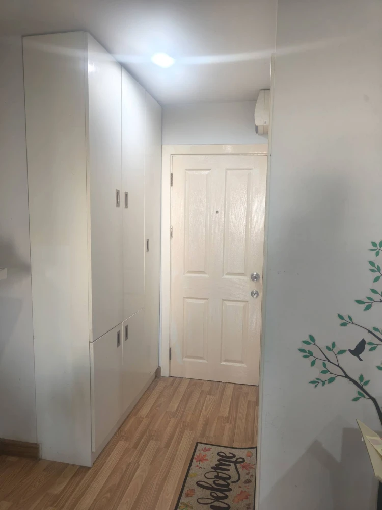 ให้เช่า Regent Home 15 แจ้งวัฒนะ มีม่านกั้นห้องเพื่อประหยัดแอร์ (ค่าไฟ) พร้อมตู้เก็บของขนาดใหญ่ ไม่ควรพลาด