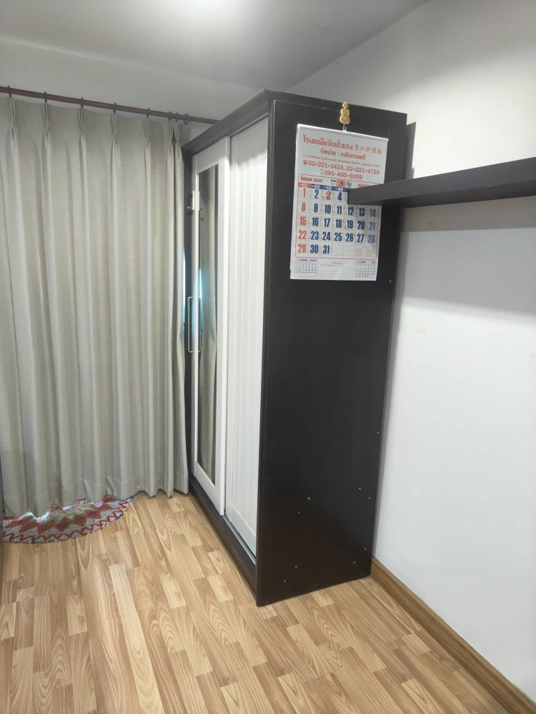 ให้เช่า Regent Home 15 แจ้งวัฒนะ มีม่านกั้นห้องเพื่อประหยัดแอร์ (ค่าไฟ) พร้อมตู้เก็บของขนาดใหญ่ ไม่ควรพลาด