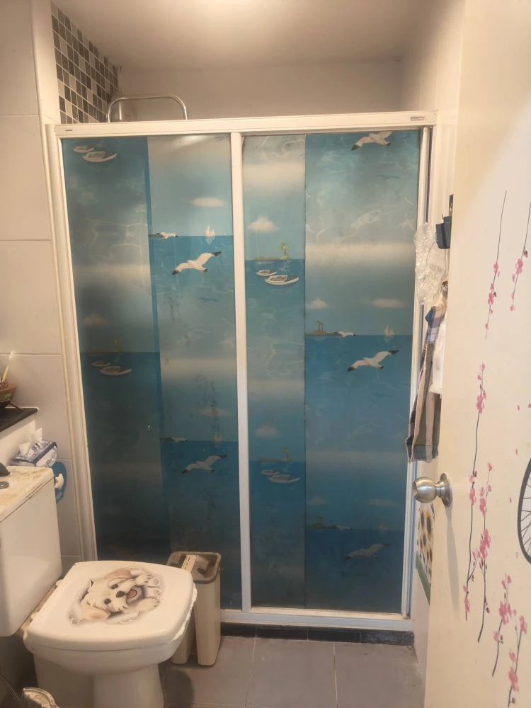 ให้เช่า Regent Home 15 แจ้งวัฒนะ มีม่านกั้นห้องเพื่อประหยัดแอร์ (ค่าไฟ) พร้อมตู้เก็บของขนาดใหญ่ ไม่ควรพลาด