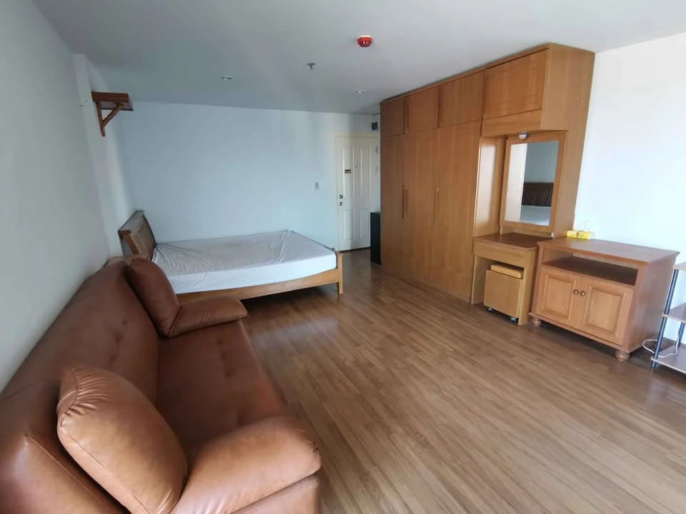 ให้เช่า Regent home 18 แจ้งวัฒนะ-หลักสี่ วิวสวย ห้องหัวมุม สิ่งอำนวยความสะดวกครบ จองเลย