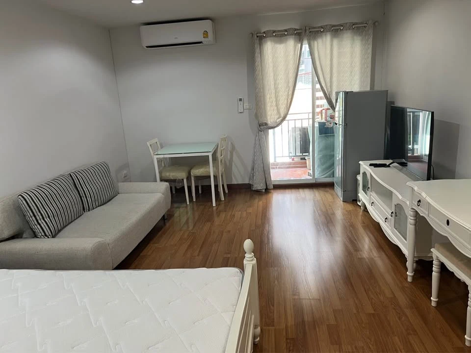 ให้เช่า Regent Home 22 Sukhumvit 85 ห้องสตูดิโอ ชั้น 2 ตกแต่งคุมโทน เฟอร์นิเจอร์ครบครัน รีบจองด่วนๆเลย