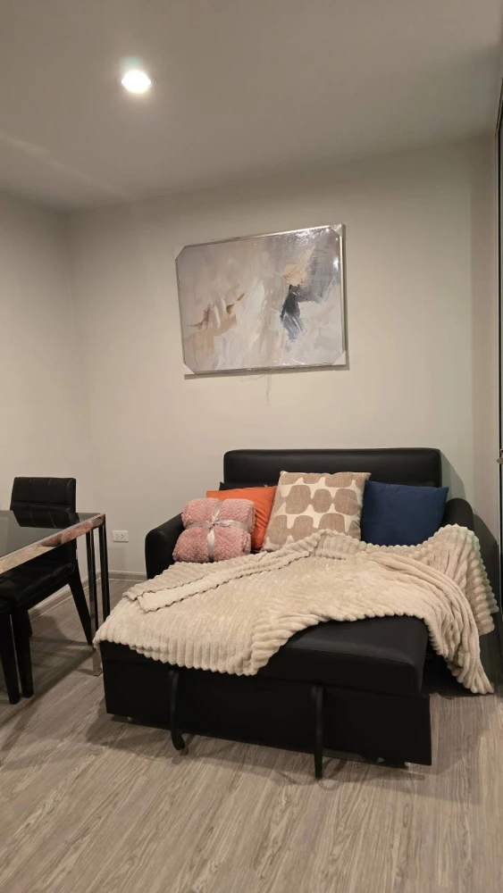 ให้เช่า Regent Home Bangna มีความเป็นส่วนตัวสูงเนื่องจากมีผนังติดกับห้องข้างเคียงเพียงฝั่งเดียว พร้อมเข้าพักได้ทันที