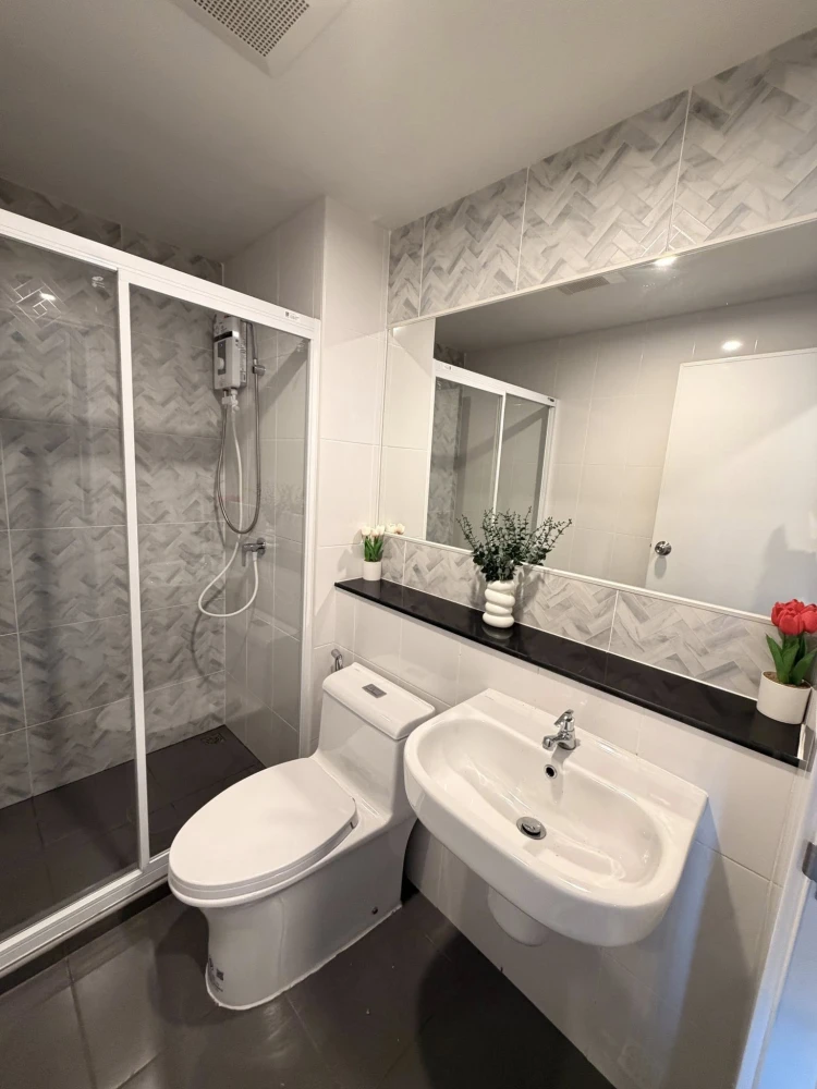 ให้เช่า Regent Home Bangna ห้องพร้อมอยู่ เฟอร์นิเจอร์ เครื่องใช้ไฟฟ้าครบ สนใจจองเลย