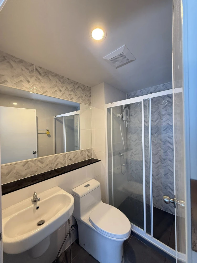 ให้เช่า Regent Home Bangna ห้องอยู่ชั้นสูงมากๆ ตกแต่งครบ พร้อมเข้าอยู่