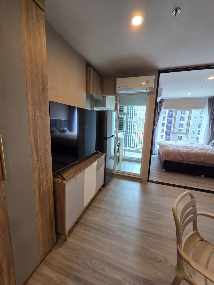 ให้เช่า Regent Home Bangna ห้องอยู่ชั้นสูงมาก เฟอร์นิเจอร์ครบ กั้นห้องนอนอลูมิเนียมเป็นสัดเป็นส่วน