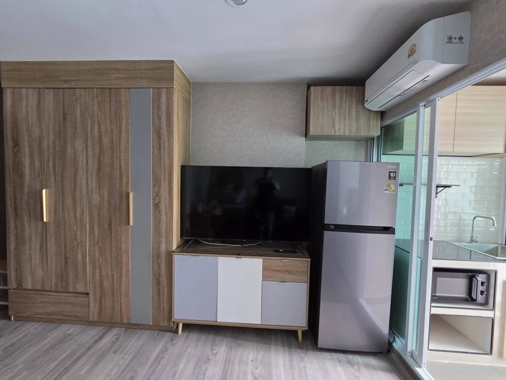 ให้เช่า Regent Home Bangna ห้องอยู่ชั้นสูงมาก เฟอร์นิเจอร์ครบ กั้นห้องนอนอลูมิเนียมเป็นสัดเป็นส่วน